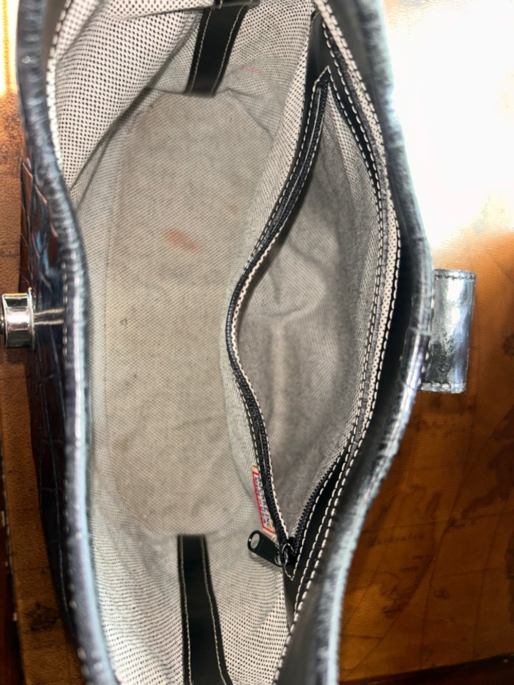 Dooney & Bourke Vintage HoBo
Shoulder Bag Black CrocEmbossed - Silver Turnlock - Picture 14 of 16